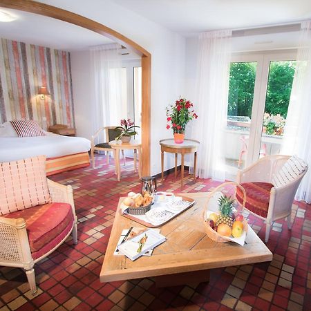 Hotel Les Trois Soleils Saint-Céré Esterno foto